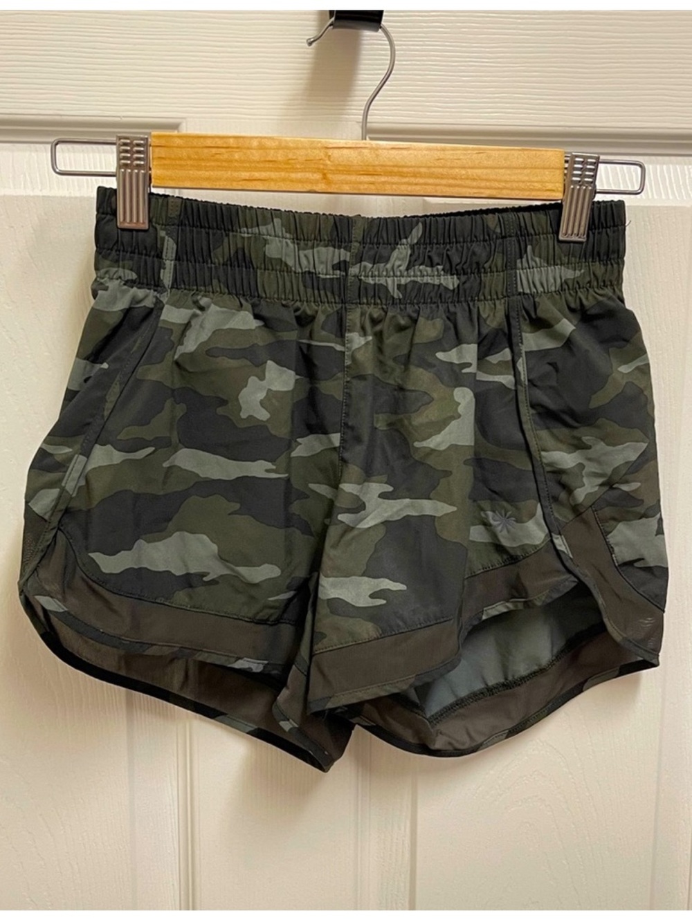 Athleta Camo Print “Mesh Racer Run Short”. 
Sz  XXS